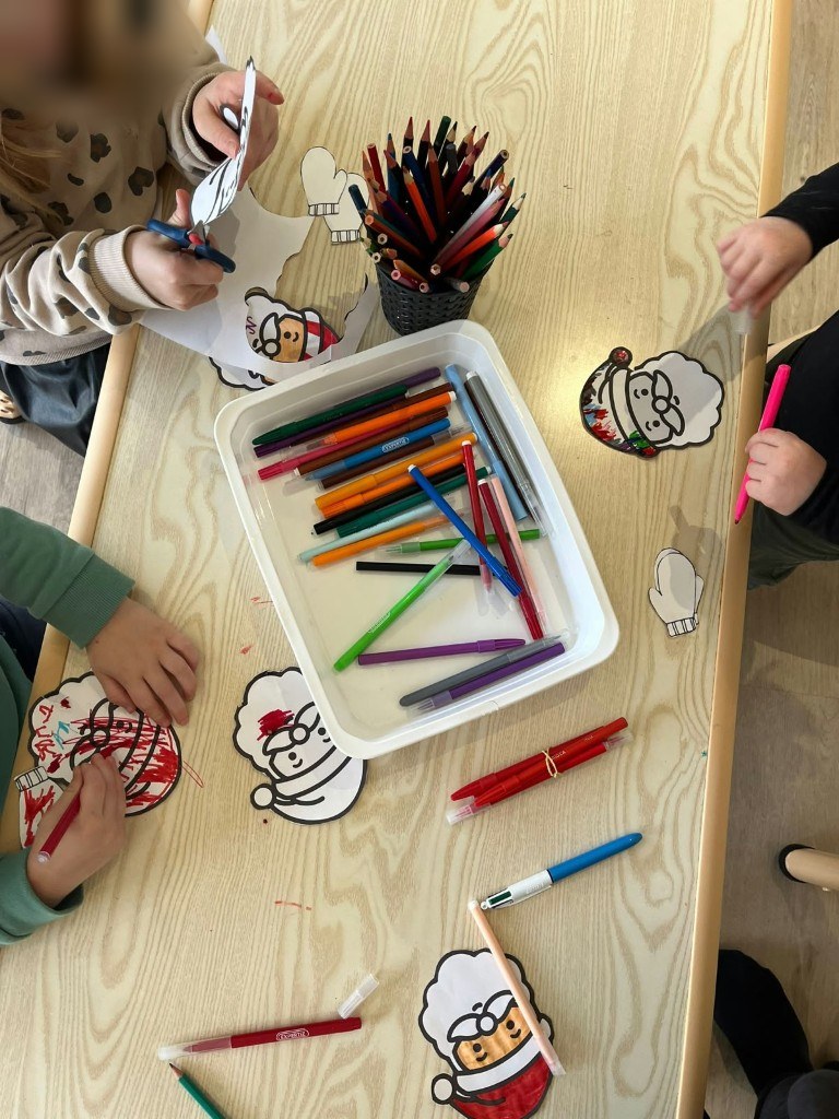 Atelier découpage et coloriage
